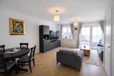 4 bedroom house for sale, Hill Road*Beautifully Presented*Superb Location*4 Bedrooms*En-Suite Shower*Chain free / no chain*
