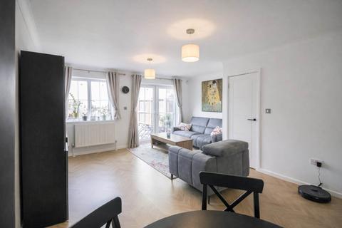 4 bedroom house for sale, Hill Road*Beautifully Presented*Superb Location*4 Bedrooms*En-Suite Shower*Chain free / no chain*