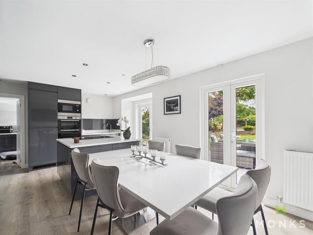 CAM01520 G0-PR0252-STILL026.jpg