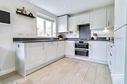 9 Carter Close, Tamworth, B79 8UE