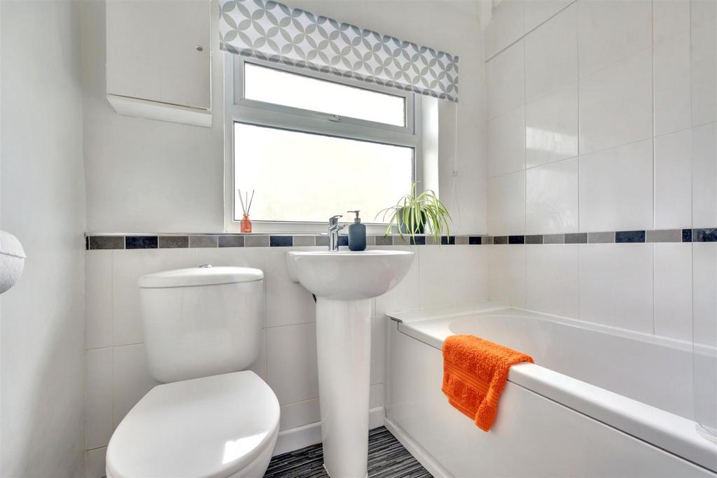 Bathroom 2.jpeg