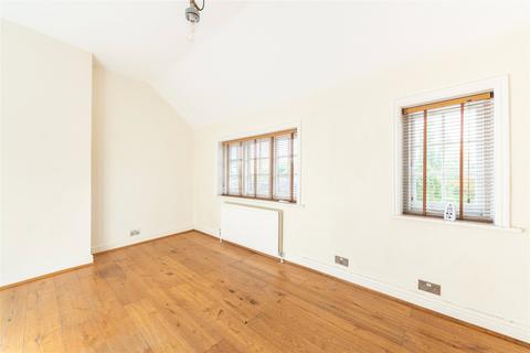 1 bedroom end of terrace house for sale, Mill Street, Newport Pagnell, Buckinghamshire, MK16