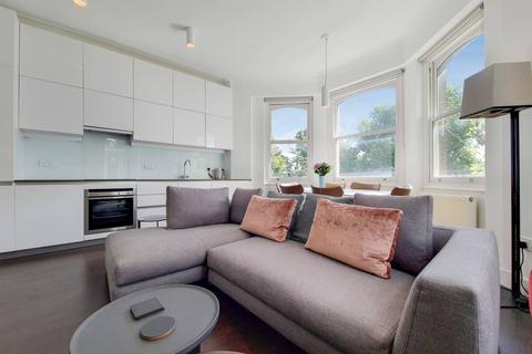 2 bedroom flat to rent, East Heath Road, Hampstead, London, NW3