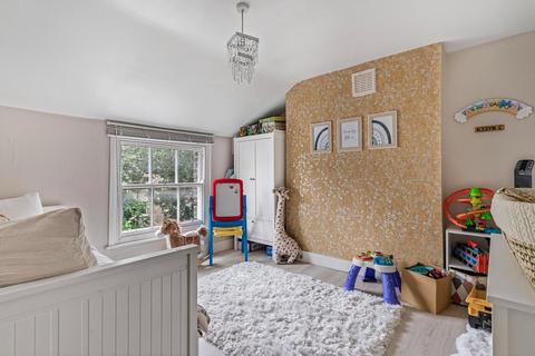 3 bedroom flat for sale, Grosvenor Park, London, SE5