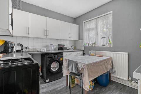 3 bedroom flat for sale, Grosvenor Park, London, SE5