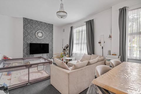 3 bedroom flat for sale, Grosvenor Park, London, SE5