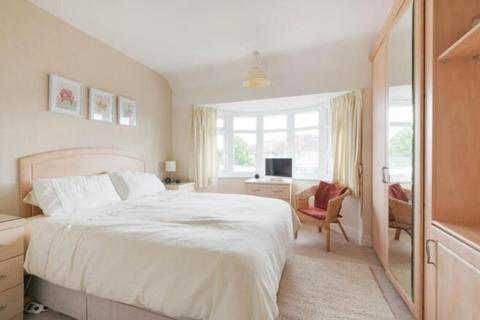 98 Pams Way, Epsom, KT19 0HP