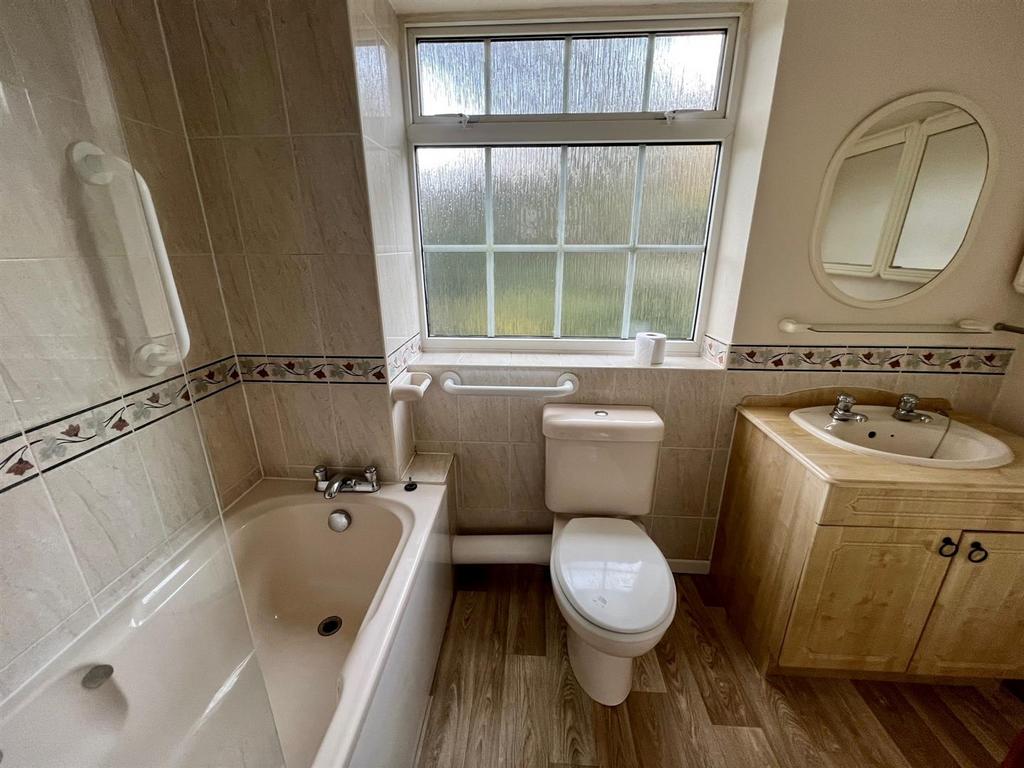 Bathroom.jpg