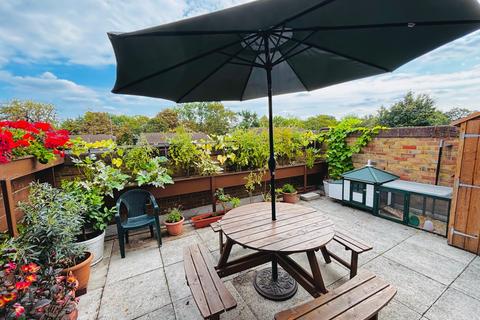 25 Woodburn Close, London, NW4 2NF