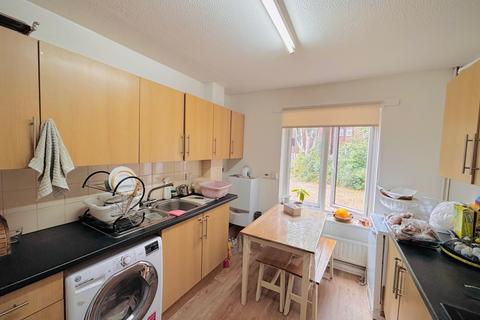 25 Woodburn Close, London, NW4 2NF