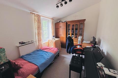 25 Woodburn Close, London, NW4 2NF