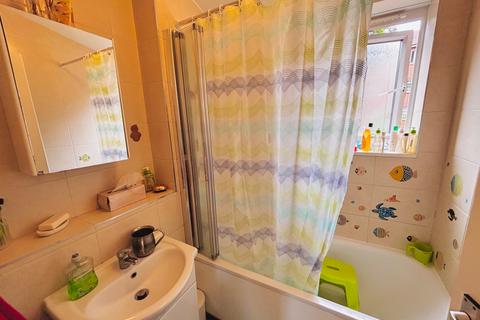 25 Woodburn Close, London, NW4 2NF