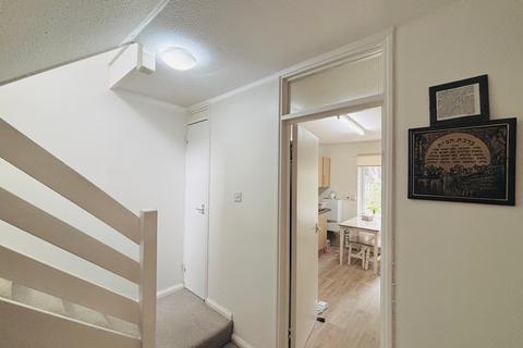 25 Woodburn Close, London, NW4 2NF