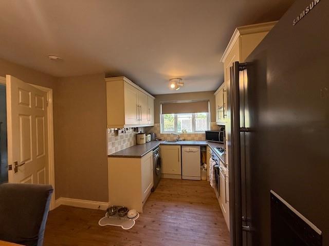 Kitchen 2.jpg