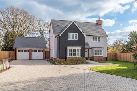 4 bedroom detached house for sale, Moors Close, Colchester CO7