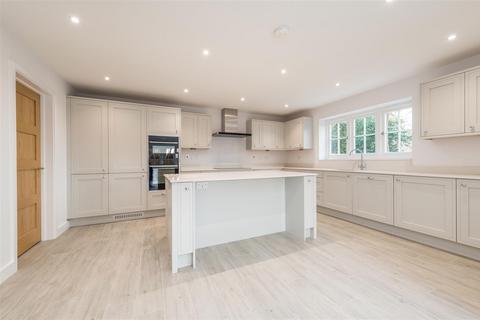 4 bedroom detached house for sale, Moors Close, Colchester CO7