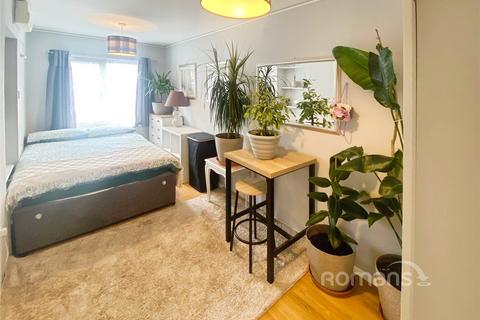 1 bedroom in a house share to rent, Cumberland Avenue, Basingstoke, RG22