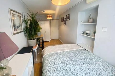 1 bedroom in a house share to rent, Cumberland Avenue, Basingstoke, RG22