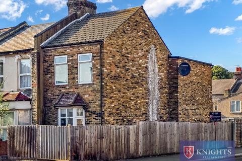 1 bedroom maisonette for sale, Gloucester Road, London, N18