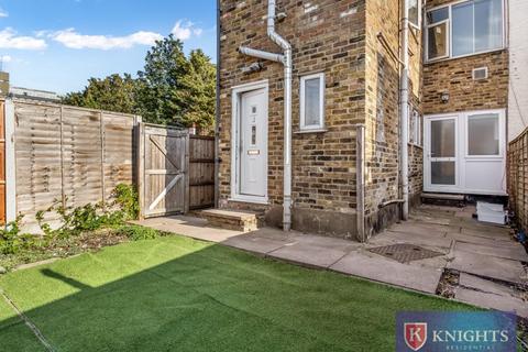 1 bedroom maisonette for sale, Gloucester Road, London, N18