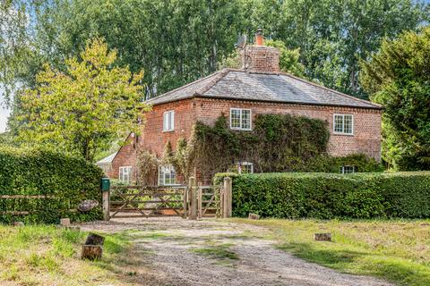 Cherry Tree Cottage The Marsh, Breamore, Fordingbridge, SP6 2EJ