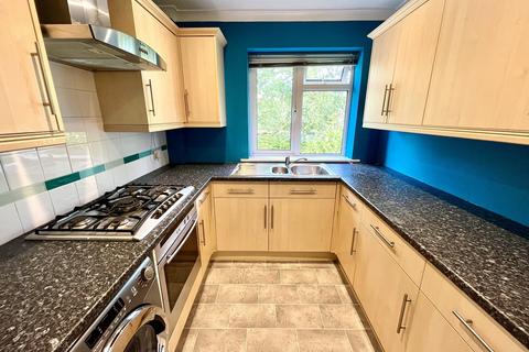 2 bedroom maisonette for sale, Garrison Lane, Chessington, Surrey. KT9 2LJ