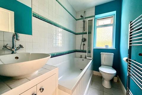 2 bedroom maisonette for sale, Garrison Lane, Chessington, Surrey. KT9 2LJ