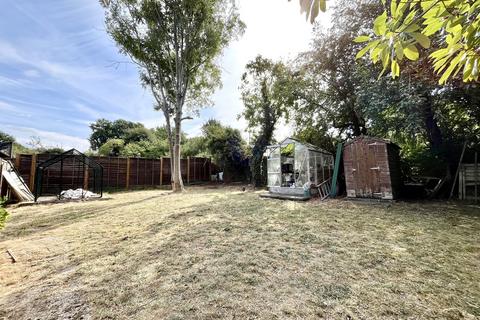 2 bedroom maisonette for sale, Garrison Lane, Chessington, Surrey. KT9 2LJ
