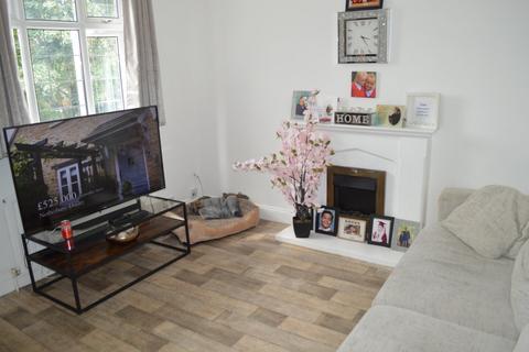 2 bedroom maisonette for sale, Upper Rainham Road, Hornchurch, RM12