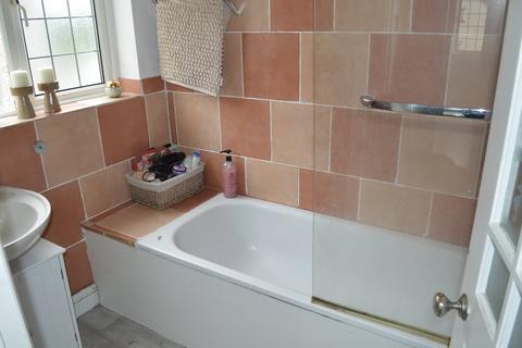 2 bedroom maisonette for sale, Upper Rainham Road, Hornchurch, RM12