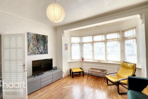 3 bedroom terraced house for sale, Headley Drive, Gants Hill