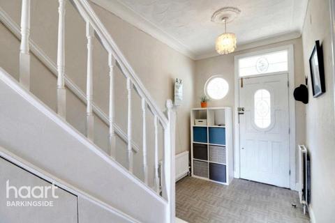 3 bedroom terraced house for sale, Headley Drive, Gants Hill