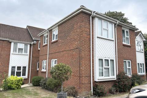 2 bedroom flat for sale, Yew Tree Court, Elstree