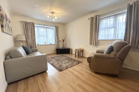 2 bedroom flat for sale, Yew Tree Court, Elstree