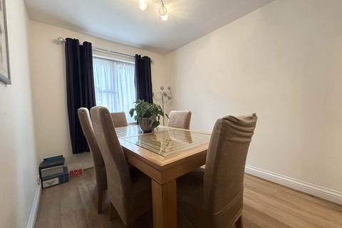 2 bedroom flat for sale, Yew Tree Court, Elstree