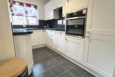 2 bedroom flat for sale, Yew Tree Court, Elstree