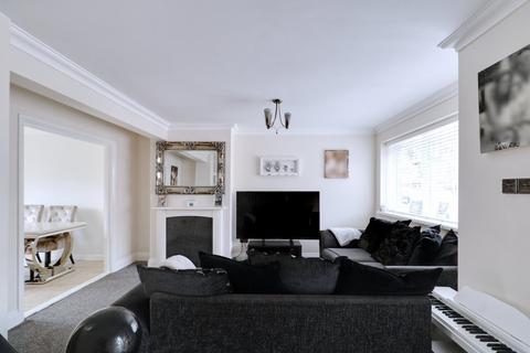 3 bedroom semi-detached house for sale, Kenway, Rainham RM13