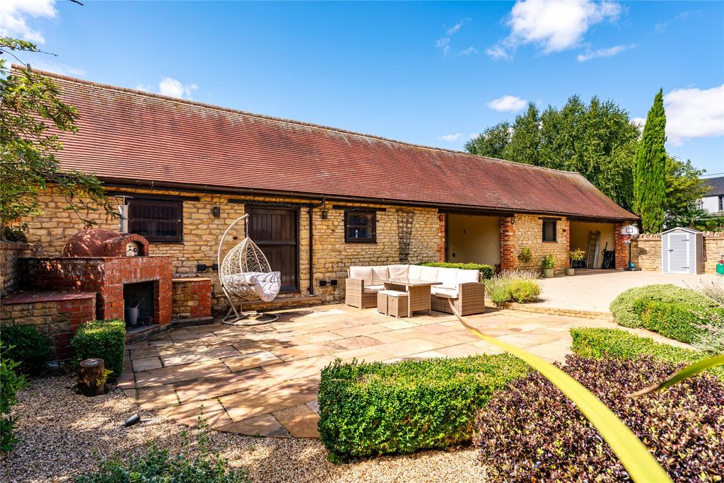 Outbuilding/Stables
