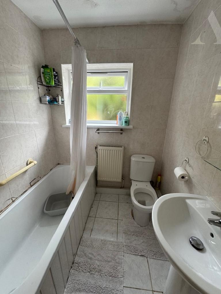 85 Crossfield Road Bathroom