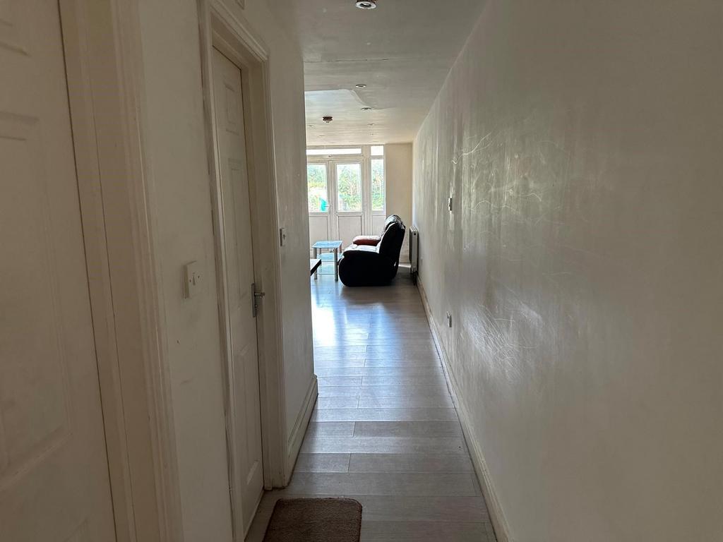 House in London - View 5