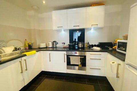 2 bedroom flat to rent, Watson Place SE25
