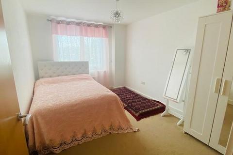2 bedroom flat to rent, Watson Place SE25