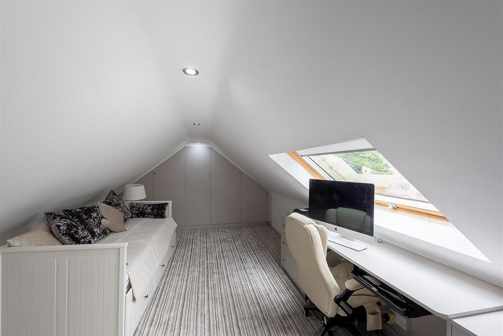 Bedroom / Office