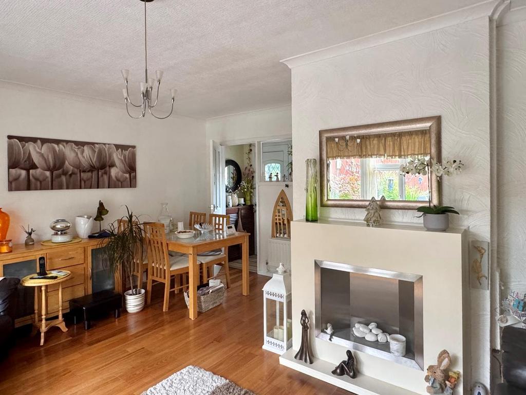 Lounge/Dining Room