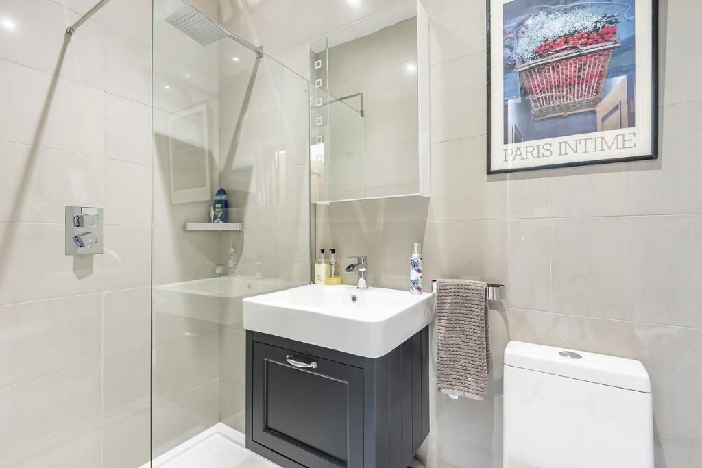 Davidson Frost-Wellings, DFW, Fallowfield, Shower