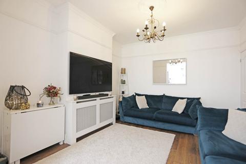 2 bedroom flat to rent, Eastern Avenue East, Romford, RM1