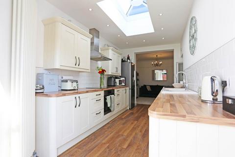 2 bedroom flat to rent, Eastern Avenue East, Romford, RM1
