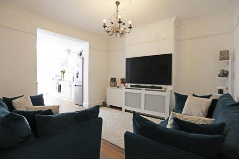 2 bedroom flat to rent, Eastern Avenue East, Romford, RM1