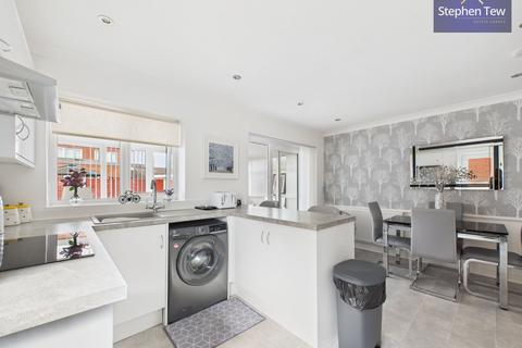 6 Bowgreave Close, Blackpool, FY4 5RD