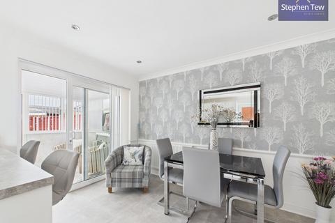 6 Bowgreave Close, Blackpool, FY4 5RD